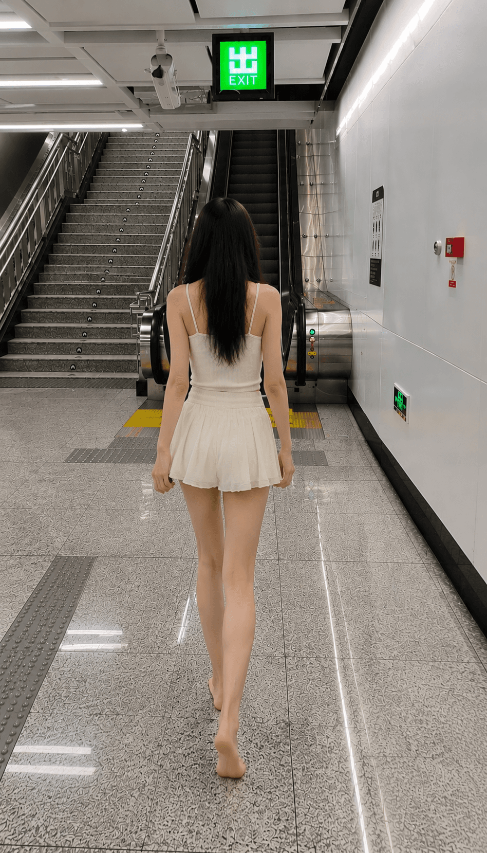 夏栀背影参考图